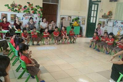 Trường mầm non Thượng Kiệm tổ chức chuyên đề “Làm quen tiếng Anh qua phần mềm Smart Kist” và Chuyên đề “Vệ sinh chăm sóc” cho trẻ